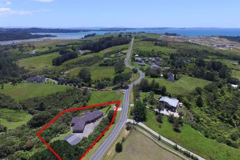 Photo of property in 81 Vaughans Road, Okura, Albany, 0792