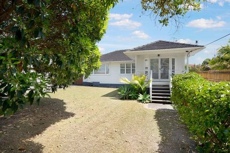 Photo of property in 16 Coniston Avenue, Te Atatu South, Auckland, 0610