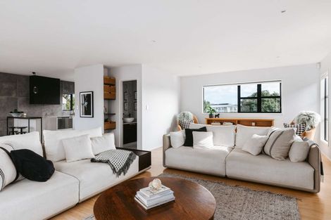 Photo of property in 21a Sunbrae Grove, Mount Maunganui, 3116