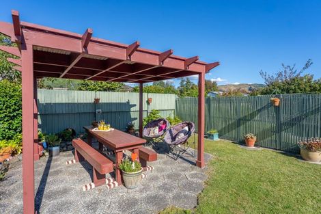 Photo of property in 5a Andrew Street, Waikanae, 5036