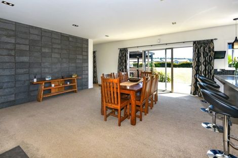 Photo of property in 10 Landsborough Drive, Darfield, 7571