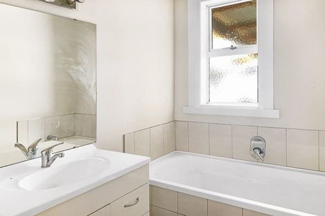 Photo of property in 32 Tennyson Street, Dannevirke, 4930