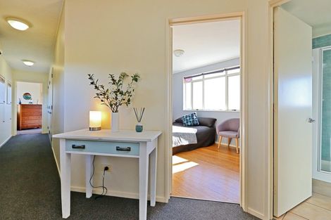 Photo of property in 15 Woodford Heights, Havelock North, 4130