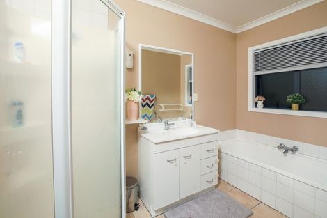 Photo of property in 42 Catalina Drive, Melville, Hamilton, 3206