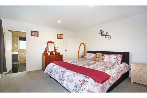 Photo of property in 9 Rere Awa Road, Glenbrook, 2681