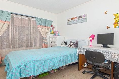 Photo of property in 2/16 De Quincey Terrace, Highland Park, Auckland, 2010