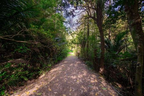 Photo of property in 28 Griggs Road, Whitford, Howick, 2571