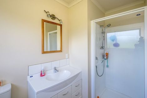 Photo of property in 37a Waikawa Beach Road, Manakau, Levin, 5573