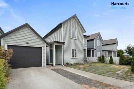 Photo of property in 11 Stitchbird Crescent, Papakura, 2110
