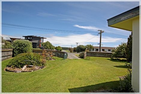 Photo of property in 33 Shortt Street, Foxton Beach, Foxton, 4815