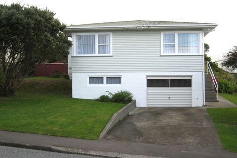 Photo of property in 18 Cotswold Crescent, Newlands, Wellington, 6037