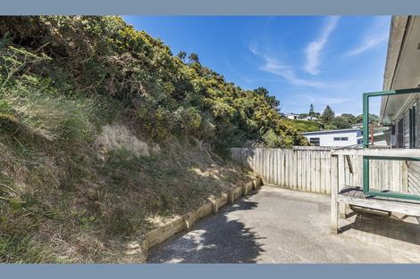 Photo of property in 6 Mitika Way, Strathmore Park, Wellington, 6022