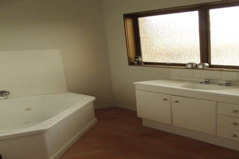 Photo of property in 8 Park Estate Road, Rosehill, Papakura, 2113