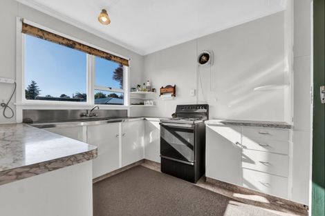 Photo of property in 9 Kowhai Street, Strandon, New Plymouth, 4312