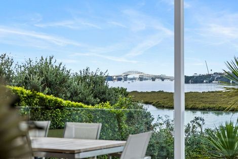 Photo of property in 1 Bangor Street, Point Chevalier, Auckland, 1022