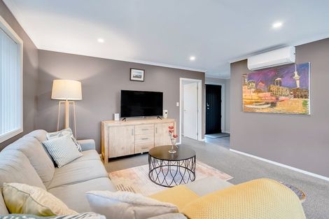 Photo of property in 13 Kimbolton Street, Rototuna North, Hamilton, 3210
