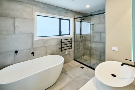 Photo of property in 12 Boeing Way, Newlands, Wellington, 6037