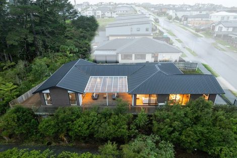 Photo of property in 7 Kaimai Avenue, Massey, Auckland, 0614