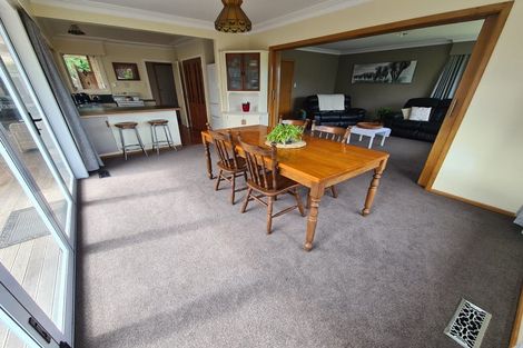 Photo of property in 1/40 Hillcrest Avenue, Hillcrest, Auckland, 0627