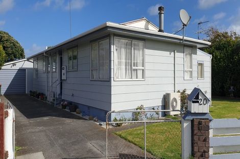 Photo of property in 20 Gibson Place, Patea, 4520