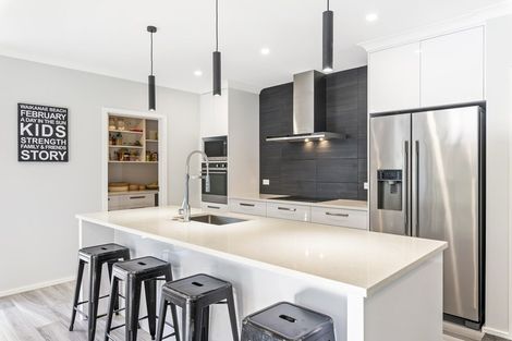 Photo of property in 2 Stoneleigh Grove, Paraparaumu, 5032