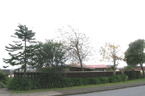 Photo of property in 32 Kakariki Grove, Waikanae, 5036