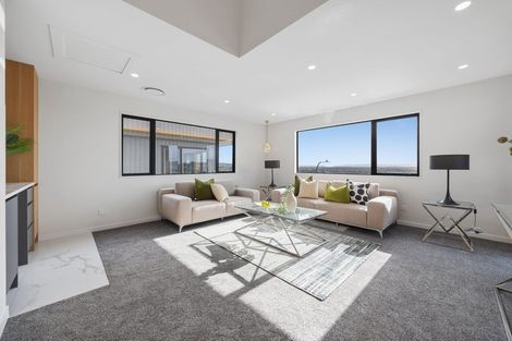 Photo of property in 8 Mill Hill Close, Flat Bush, 2019