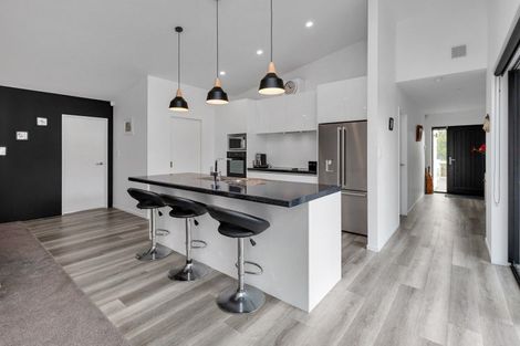 Photo of property in 11 Waitemata Drive, One Tree Point, 0118