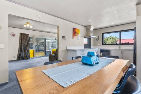 Photo of property in 15 Virginia Place, Whalers Gate, New Plymouth, 4310