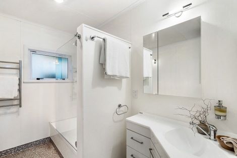 Photo of property in 1 Lucy Road, Bluff Hill, Napier, 4110