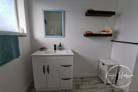 Photo of property in 9 Whaka Street, Maungaturoto, 0520