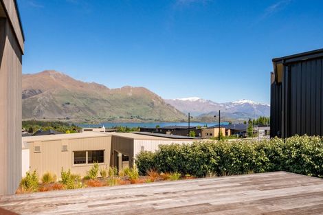 Photo of property in 6 Akitu Rise, Wanaka, 9305