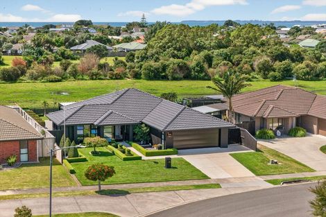 Photo of property in 52 Carrington Drive, Papamoa Beach, Papamoa, 3118
