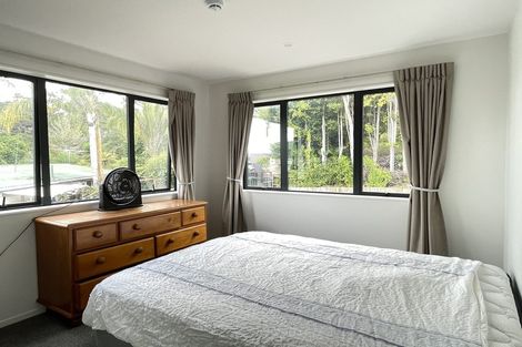 Photo of property in 4/4 Mcquoid Place, Glenfield, Auckland, 0629