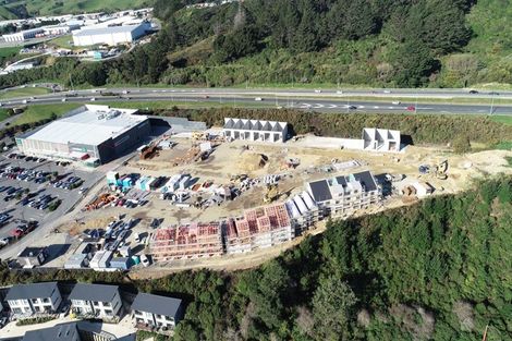 Photo of property in 1 Ara Paiwhenua, Tawa, Wellington, 5028