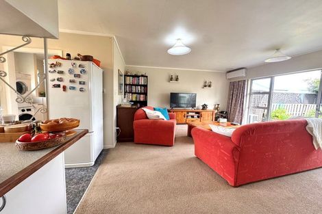 Photo of property in 21b Dickson Road, Papamoa Beach, Papamoa, 3118