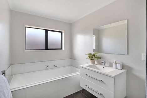 Photo of property in 13 Olney Court, One Tree Point, 0118