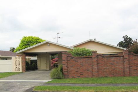 Photo of property in 16 Walter Strevens Drive, Conifer Grove, Takanini, 2112