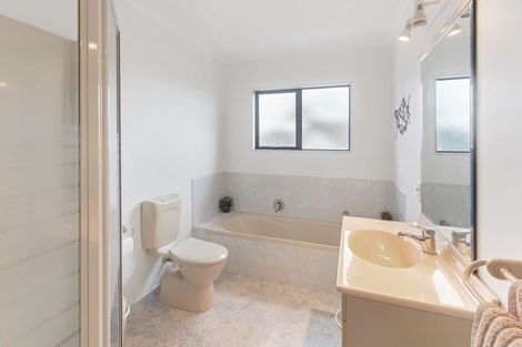 Photo of property in 4 Pampas Place, Western Heights, Hamilton, 3200