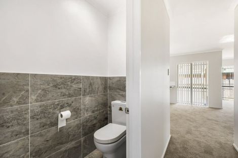 Photo of property in 30 Etherton Drive, Weymouth, Auckland, 2103