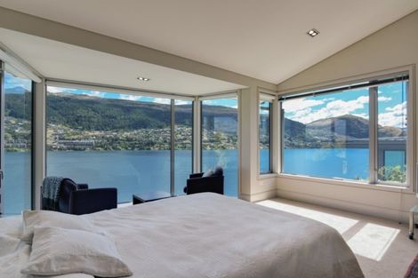 Photo of property in 11 Mincher Road, Kelvin Heights, Queenstown, 9300