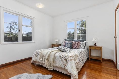 Photo of property in 53 Pupuke Road, Birkenhead, Auckland, 0627