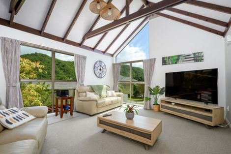 Photo of property in 2 Huia Street, Waikawa, Picton, 7220