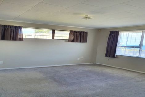 Photo of property in 15 Welland Place, Island Bay, Wellington, 6023