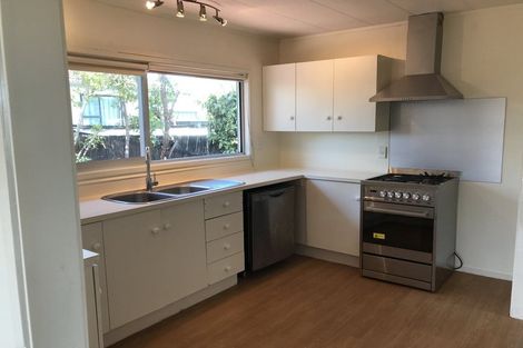 Photo of property in 28 Cabello Place, Unsworth Heights, Auckland, 0632