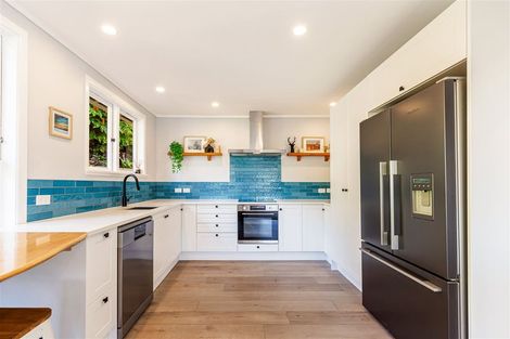 Photo of property in 11 Selwyn Avenue, Glen Eden, Auckland, 0602