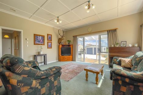 Photo of property in 68 Cadman Road, Dannevirke, 4930