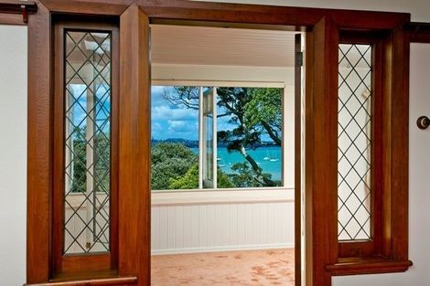 Photo of property in 118 Queen Street, Northcote Point, Auckland, 0627