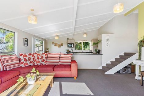 Photo of property in 1/5 Glenvale Place, Totara Vale, Auckland, 0629