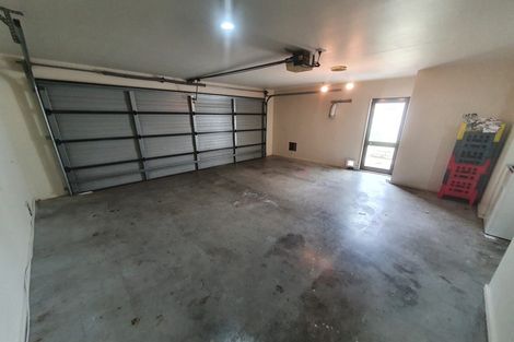 Photo of property in 30 Woodbank Drive, Glen Eden, Auckland, 0602